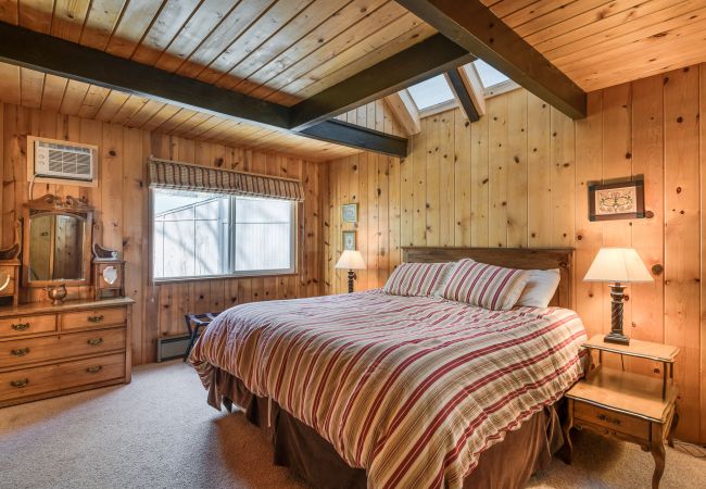 Cabin in Leavenworth - Icicle Riverhaus
