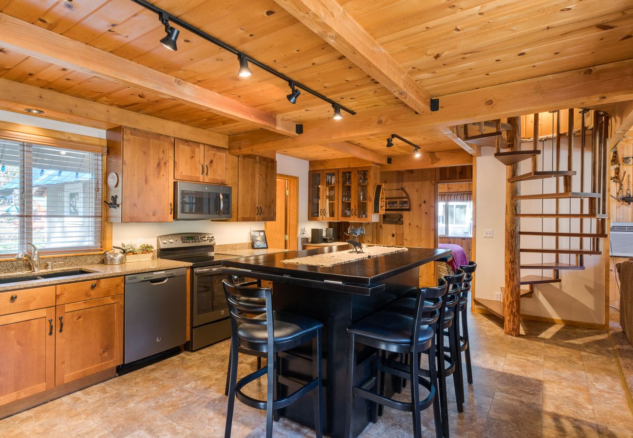 Cabin in Leavenworth - Icicle Riverhaus