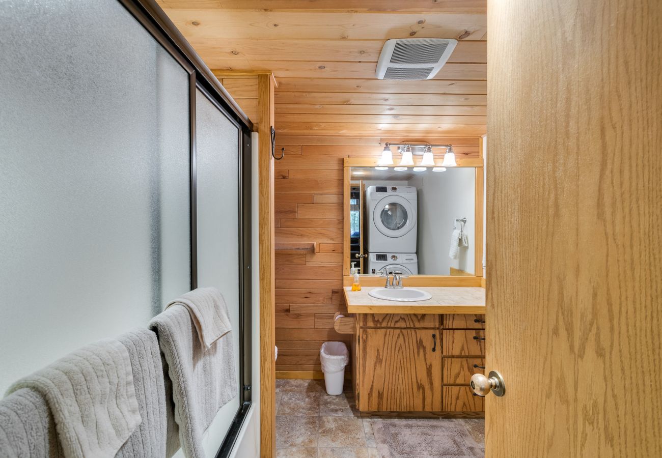 Cabin in Leavenworth - Icicle Riverhaus