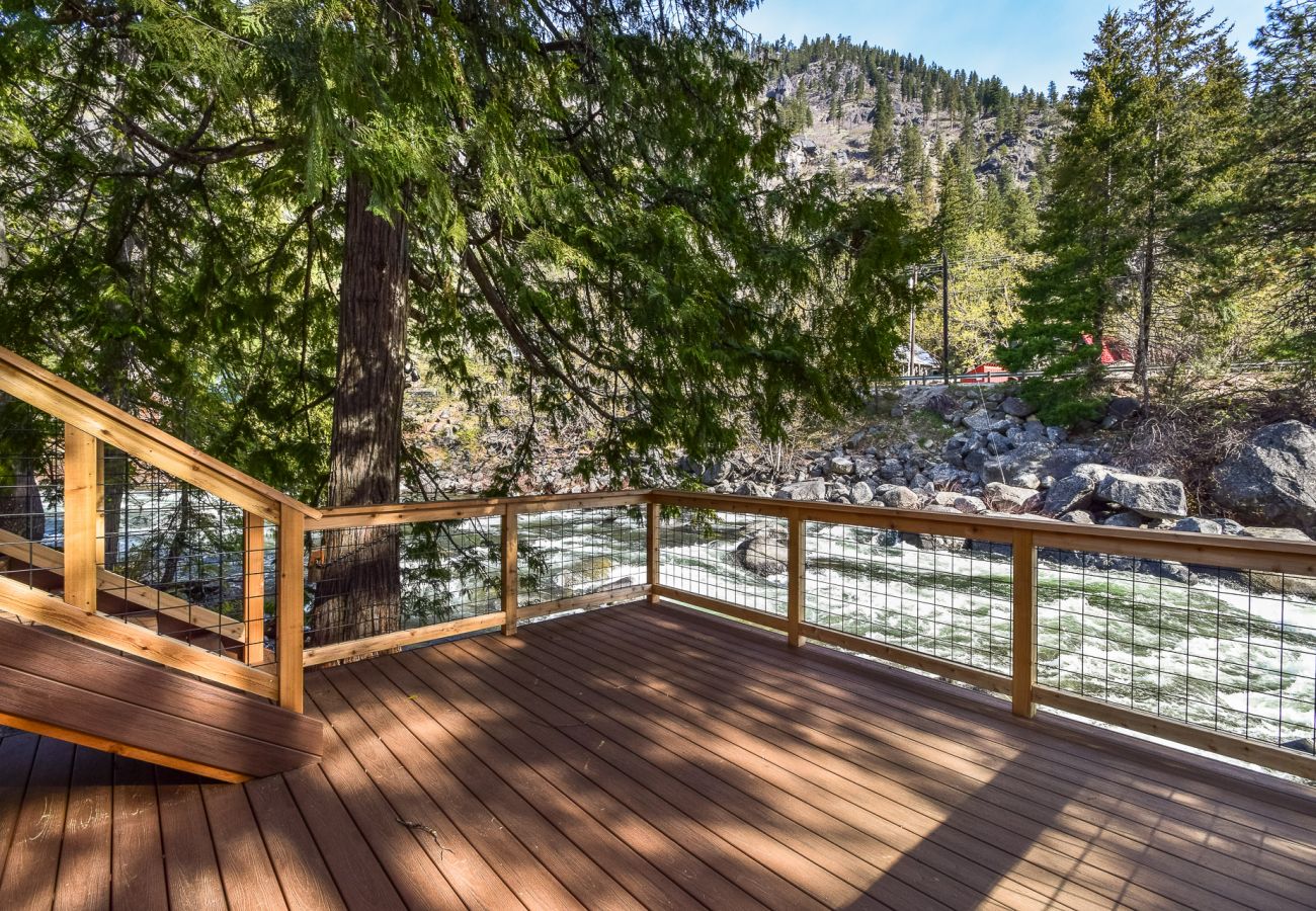Cabin in Leavenworth - Icicle Riverhaus