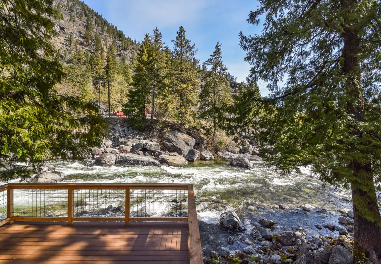 Cabin in Leavenworth - Icicle Riverhaus