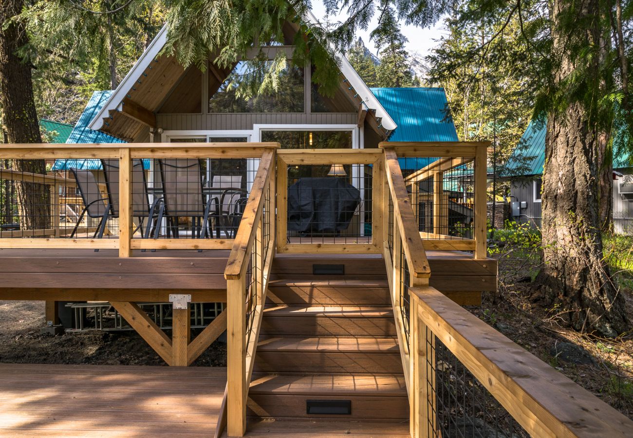 Cabin in Leavenworth - Icicle Riverhaus