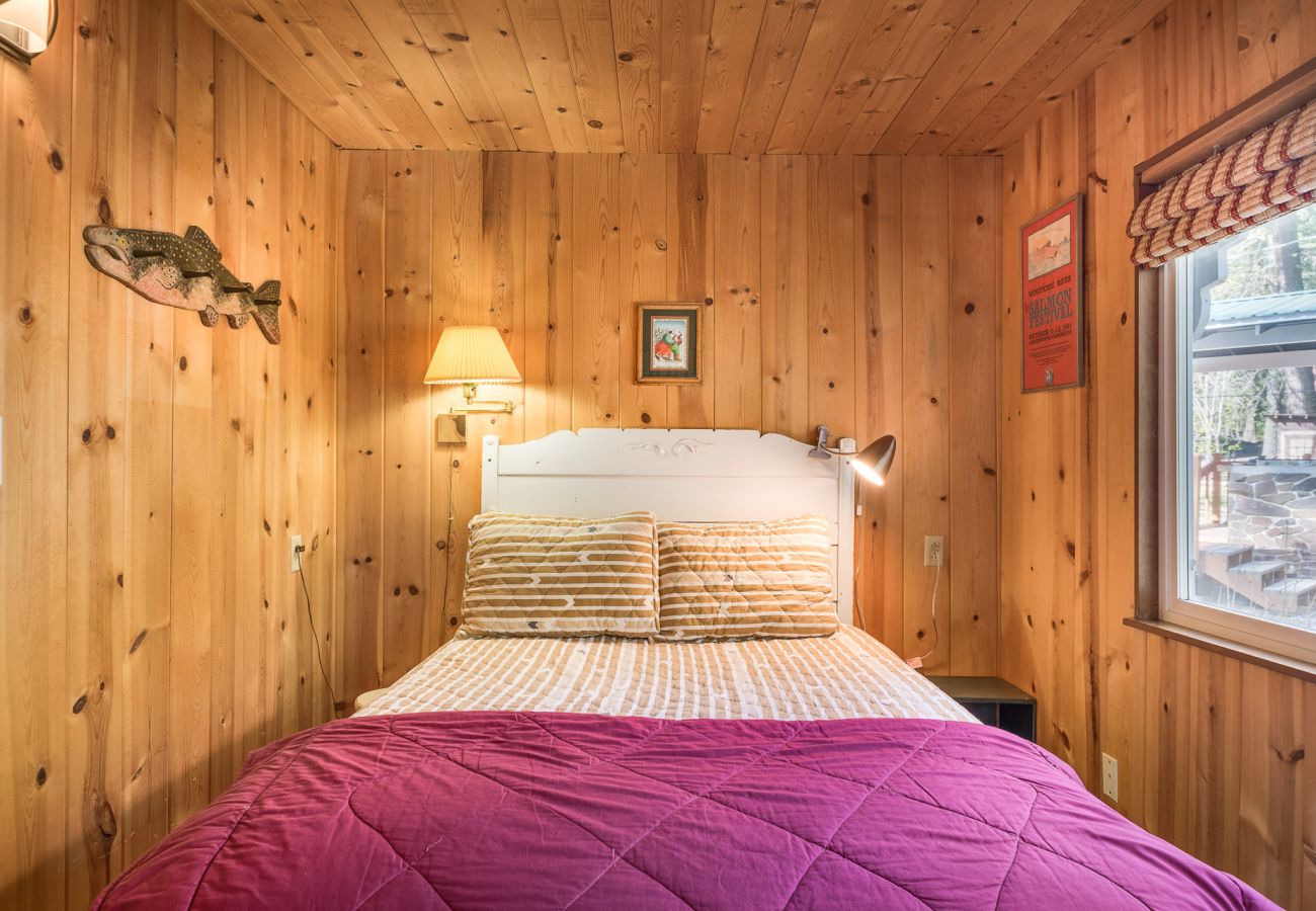 Cabin in Leavenworth - Icicle Riverhaus