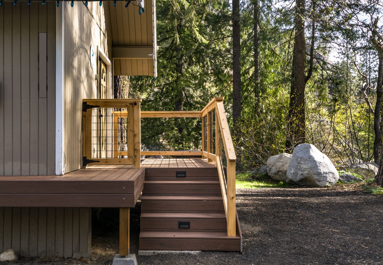 Cabin in Leavenworth - Icicle Riverhaus