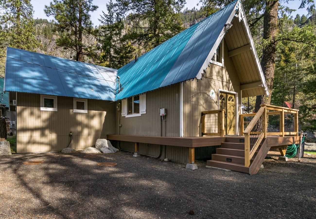Cabin in Leavenworth - Icicle Riverhaus