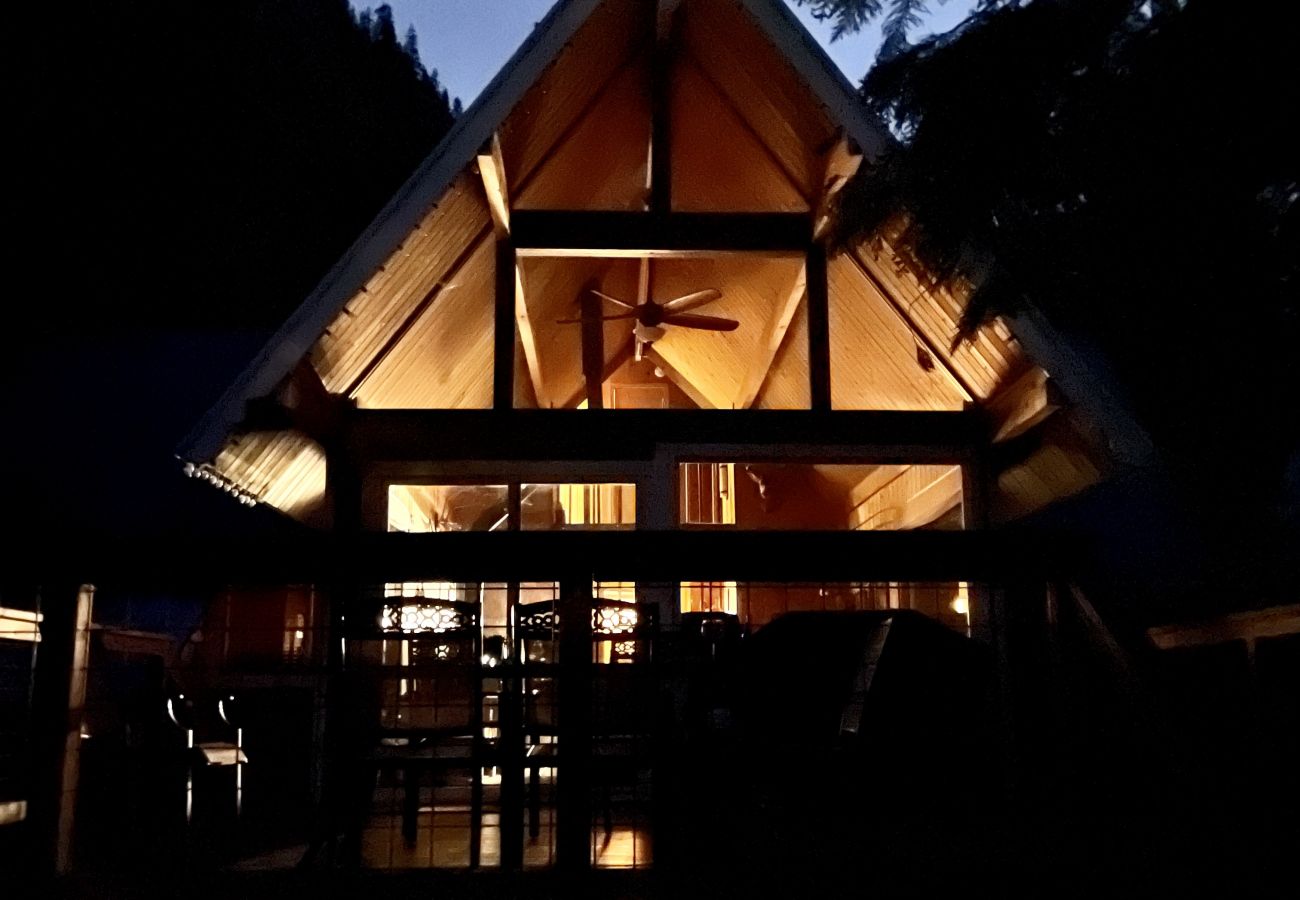 Cabin in Leavenworth - Icicle Riverhaus