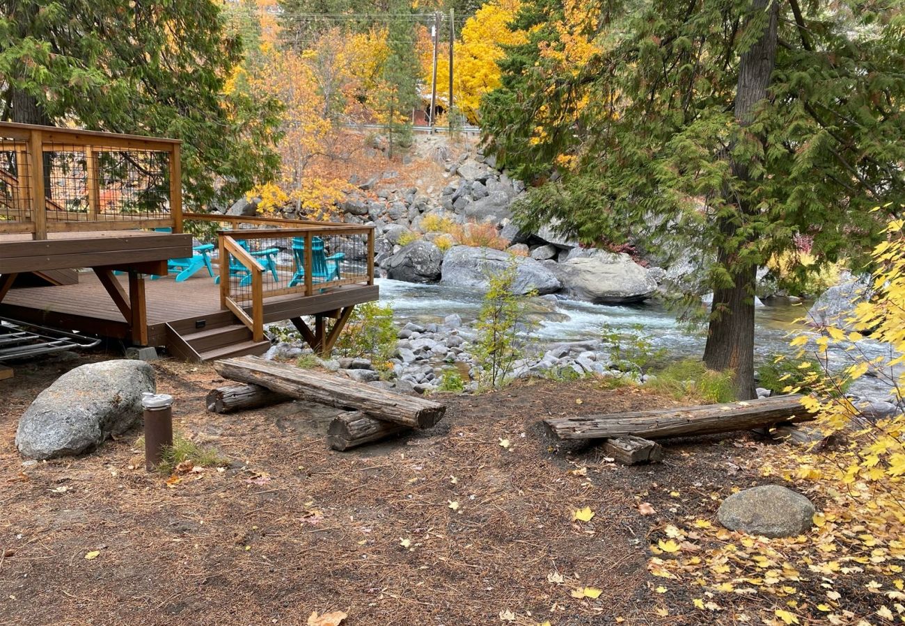 Cabin in Leavenworth - Icicle Riverhaus